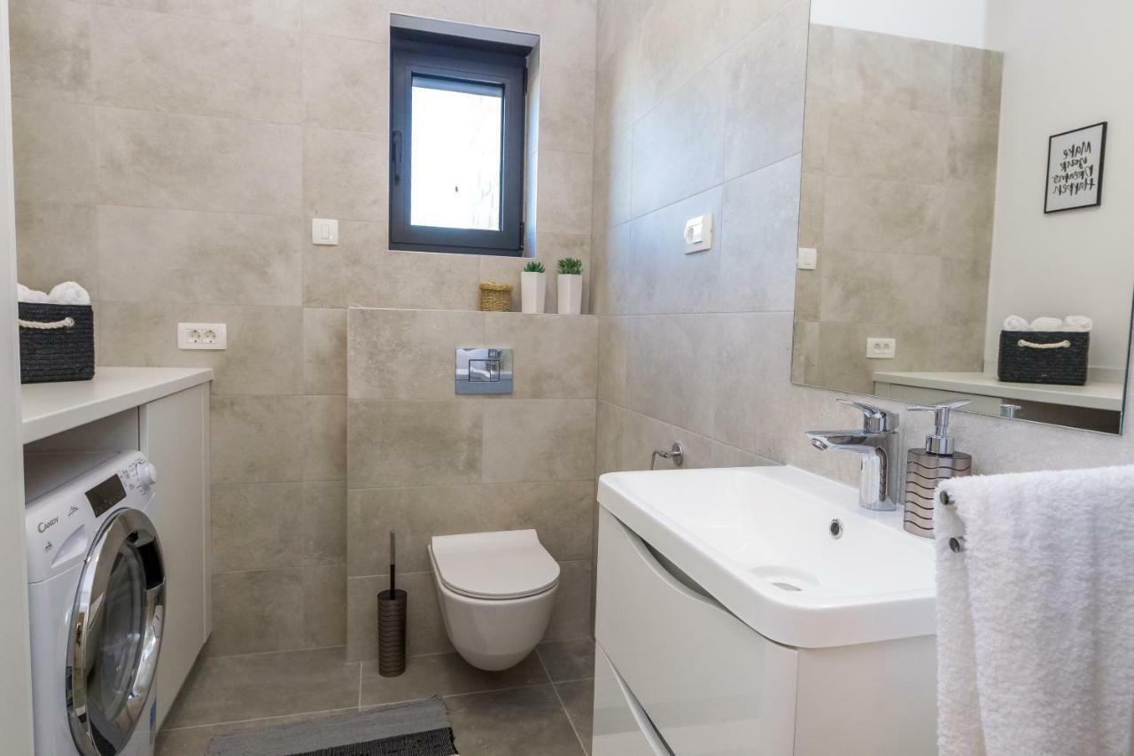 Villa Olea With Heated Pool And Jacuzzi Sukošan 外观 照片